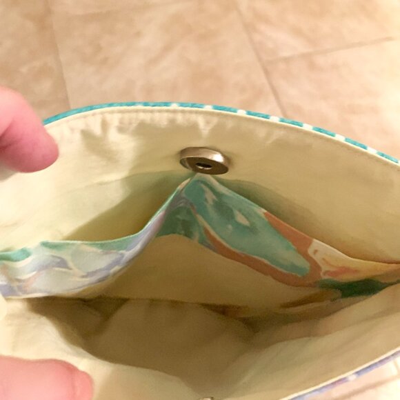 Handmade Aqua Floral Cotton Crossbody Bag with Lining and Zippered Closure - Picture 4 of 10